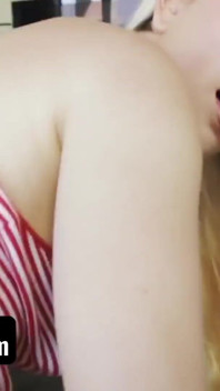 SisLovesMe - dość duża dupa laska w okularach pozwala jej napalony stepbro zakryć soczystą cipkę spermą
