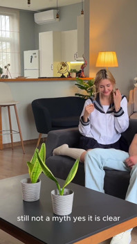 Backstage Anal! Styvmamma blir fitta knullad medan styvdotterns röv förstörs på set!