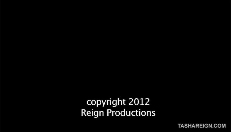 Tasha Reign official studio: Tasha reign diam-diam mainin memek di hari yang sibuk!!