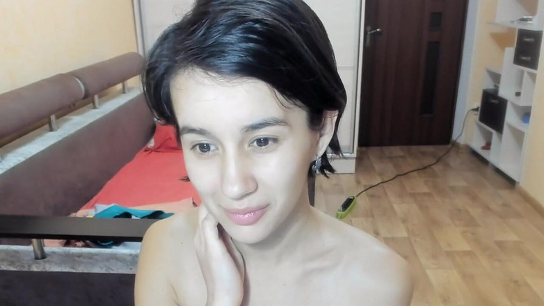 myla_angel: カメラに向かって微笑むホットMyla_angel