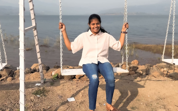 Sexy Komal: Komal ging op vakantie met haar man en ging naar...