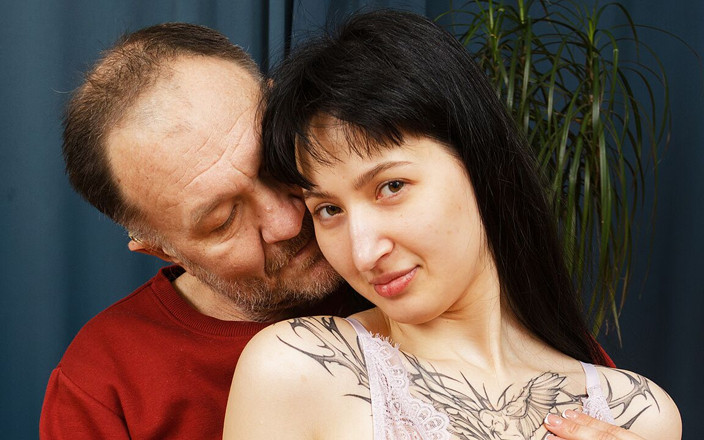 GrandpaLove: Teen hư hỏng đụ đít thô bạo bởi một ông nội