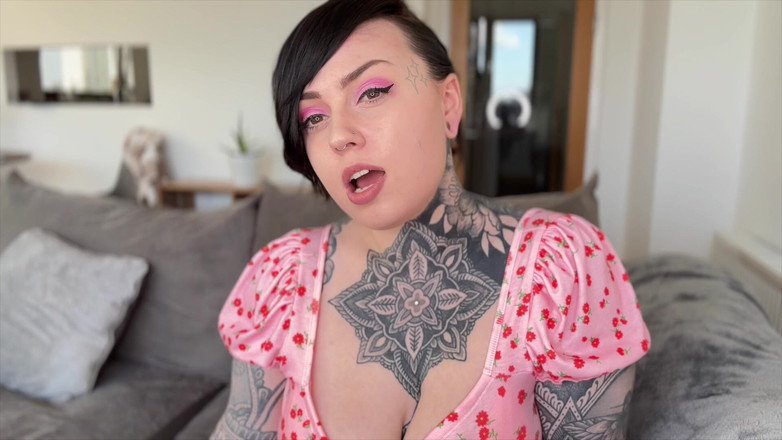 Miss Valentina: Живи в куколда