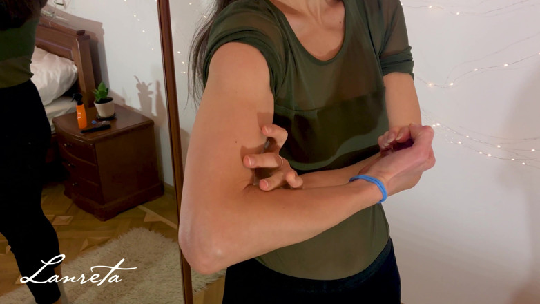 Lanreta: Muscle flexing, arms, shoulders and back - Lanreta