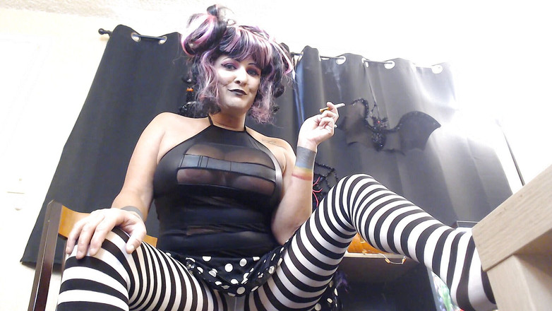 Abby Anna: Jazyk syčící kouřová otrokyně