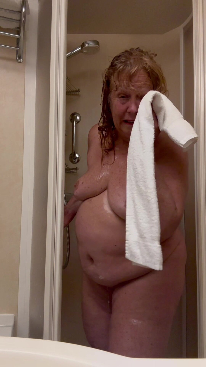 Big Ass 4 U: Duș cu bubbly