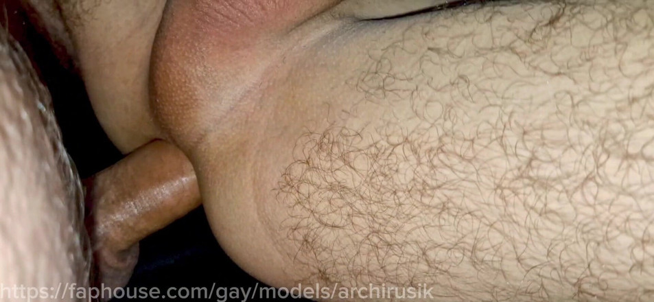 ArchiRusik: राजमार्ग पर एक अजनबी को उठाया और उसे बिना कंडोम के सवारी के लिए गांड में जोर से चोदा, और उसकी गांड पर आ गया