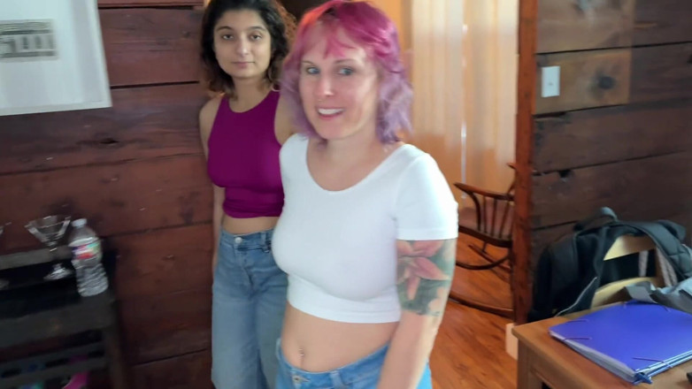 Cutikatxoxo: Lesbian Affair with a Pakistani Slut