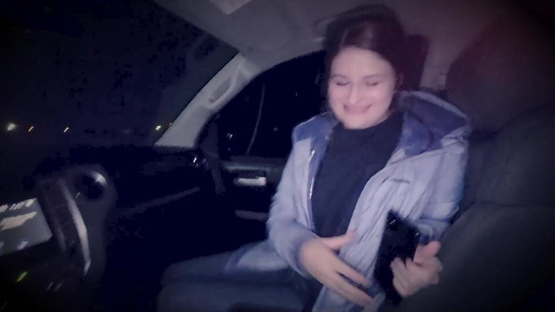 Liddy Tyler: Куколд сидит дома, пока его жена сосет своему парню за пределами спортзала и отправляет видео.