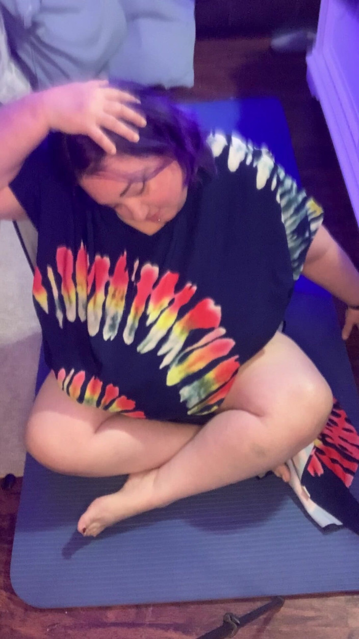 BlancaGirlBBW: Femeie mare și țâțoasă face o yoga boo