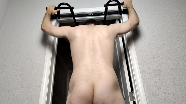 AlbinoAdonis: A aflat fundul meu zgâlțâie când am face Chin-up-uri Lol...