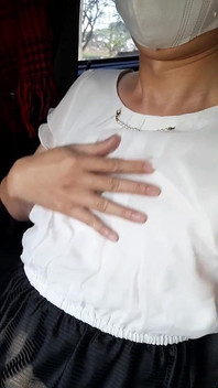 サテンのパンティーの中に女装兼