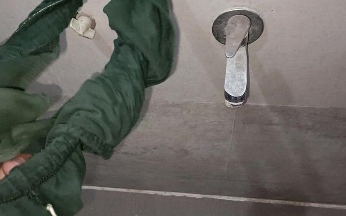 LovedSunsine1990: Hôm nay tôi xoa bóp dương vật của mình bằng...