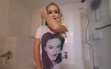 Stripz VR: Tetek Sabun