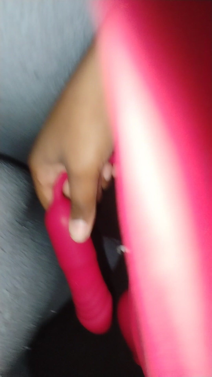 Ms_Red_velvet_: Šukám se svým vibrátorem