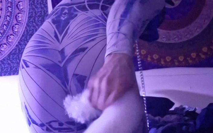Robert48569: Solo filhote joga bodysuit pés nus. Auto bondage, máscara de...