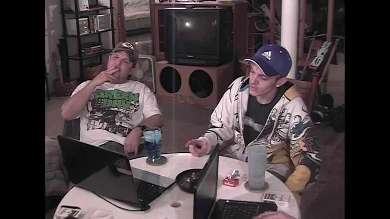 Jay's Amateur Straight Guys: "Jay insémine KC profondément, puis turnabout est le fair-play quand...