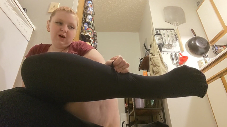 Sin Spice by Sophia Sinclair and Jasper Spice: Mon cocu aux pieds bêta taquiné avec les pieds couverts