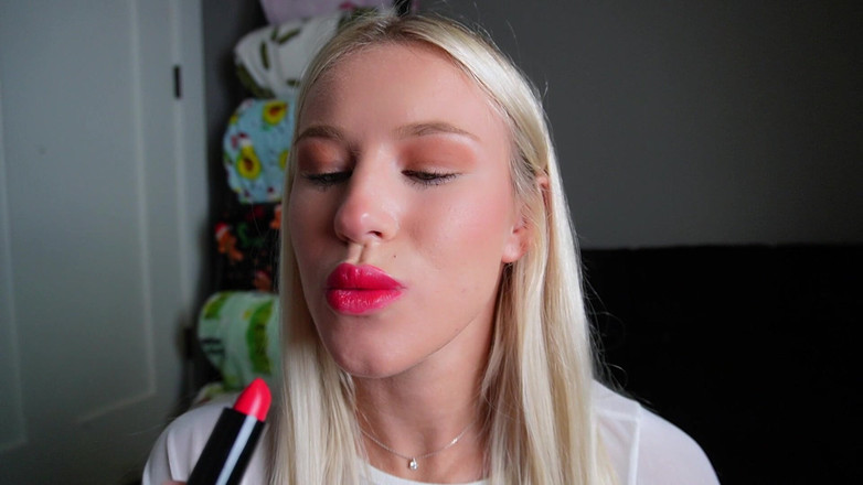 Keeks3005: 빨간 립스틱 키스