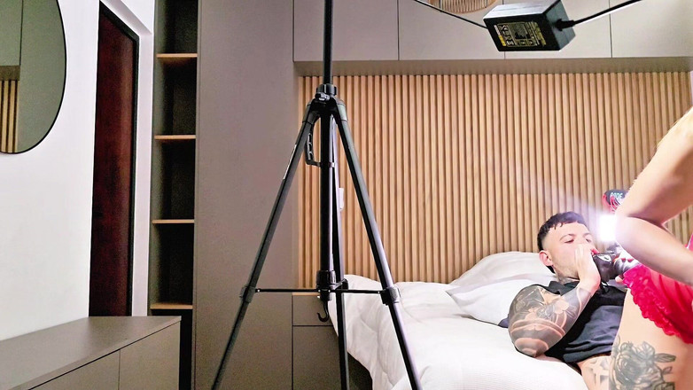 Young big apple: Я Вдягаю Сексуальну Білизну І Займаюся Сексом Зі Своїм Швагром, Поки Він Це Знімає.