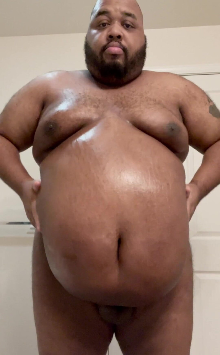 Blkhole420: Bantalan gemukku mulai menutupi penisku, dan kadang-kadang menelannya dan membuatku...