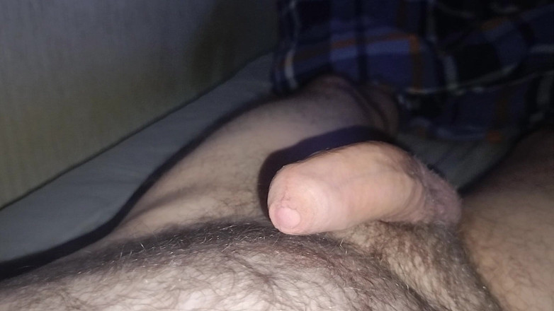 Uhri: Mi masturbo a letto prima di andare a dormire.