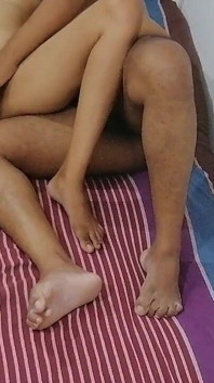 Pelakon Sri Lanka Anne berkongkek keras dengan lembu jantan cinta dan nafsu dengan buah dada besar dengan pepek berair basah pada waktu malam