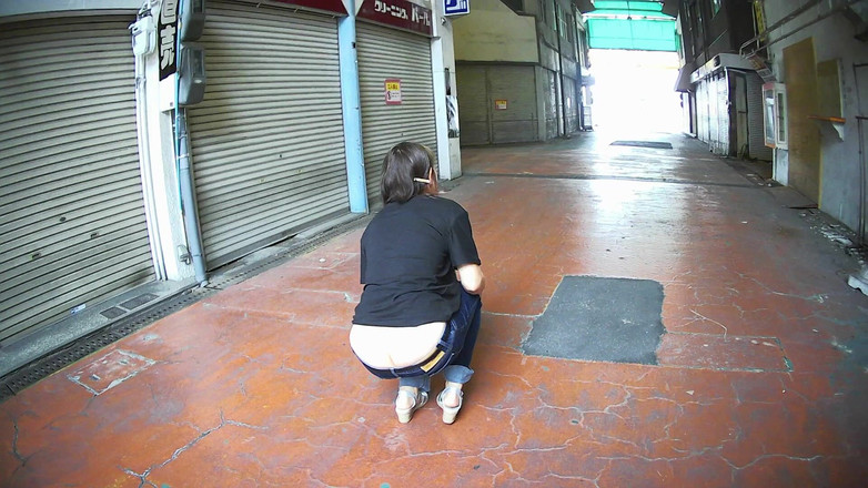 Mayumi Kanzaki: Japońska spacer z tyłkiem na zewnątrz