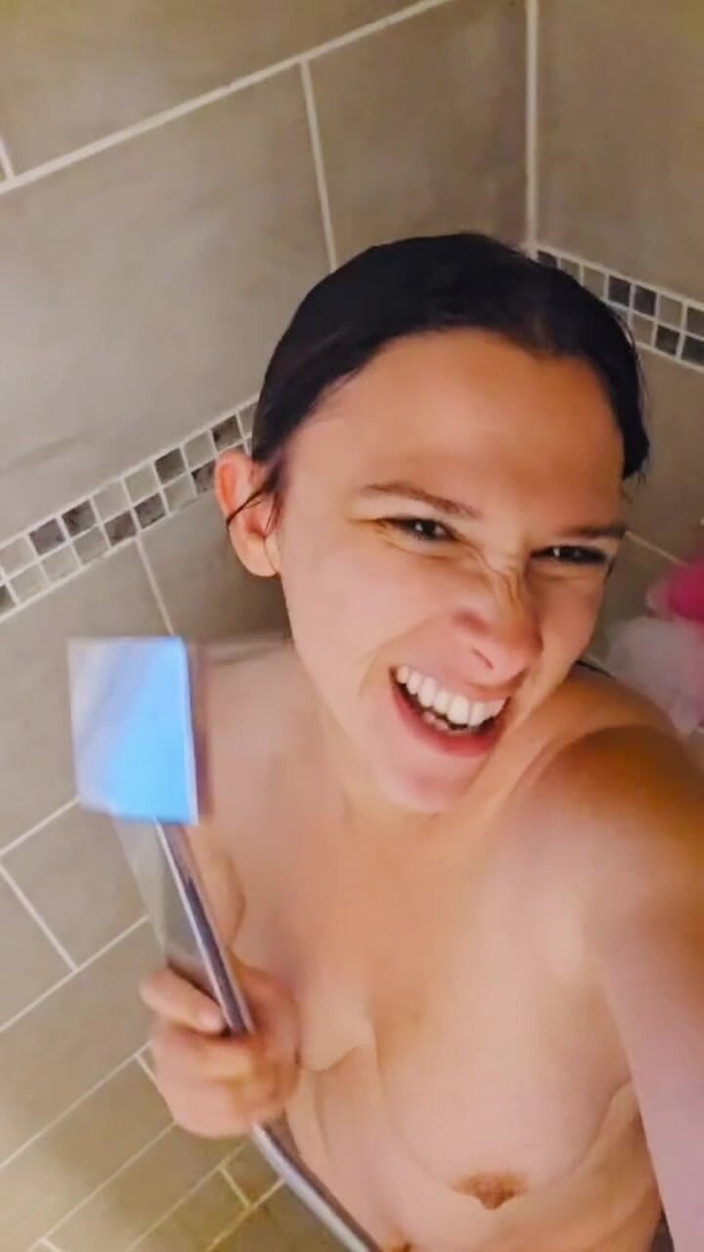 chienne sophia: Mandi petang. Chienne Sophia