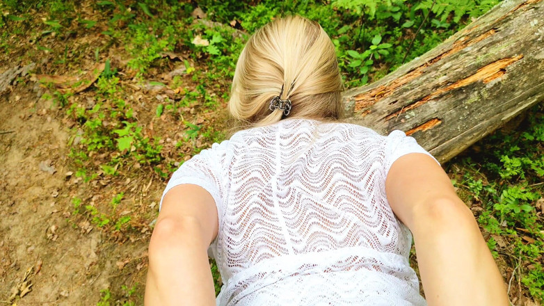 S-Wife Katy: 관광 그룹 뒤에서 뒤처진 유부녀 밀프와 숲 길에서 바로 따먹고 싶었습니다.