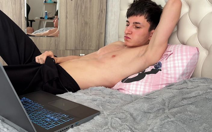 Ethan Lestray: 朋友发现我在同性恋色情部分撸管，深喉口交和肛交 1