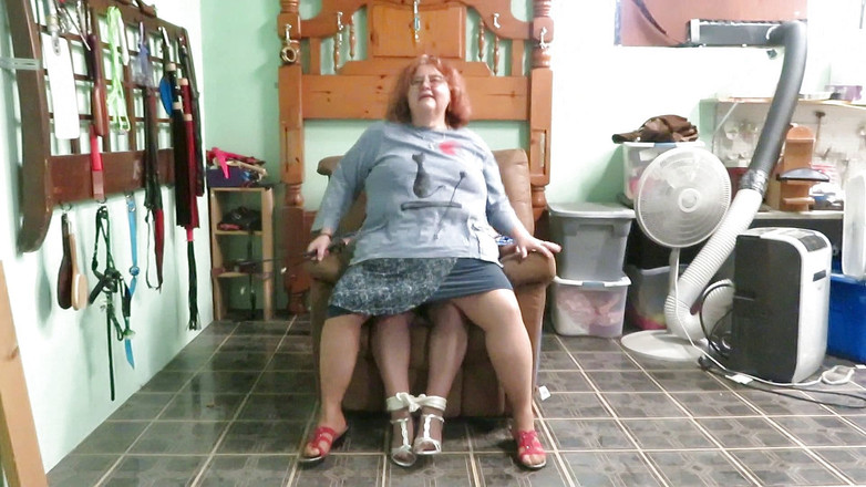 BBW nurse Vicki adventures with friends: Związany i usiadł na Damsel