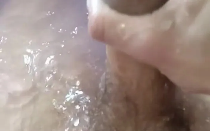 Sexy possum: Solo Jack off Slow Motion in the Bathtub Splashing