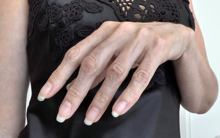 Lady Victoria Valente: Güzel eller ve siyah ipek sabahlık ile 31 talimatı klip