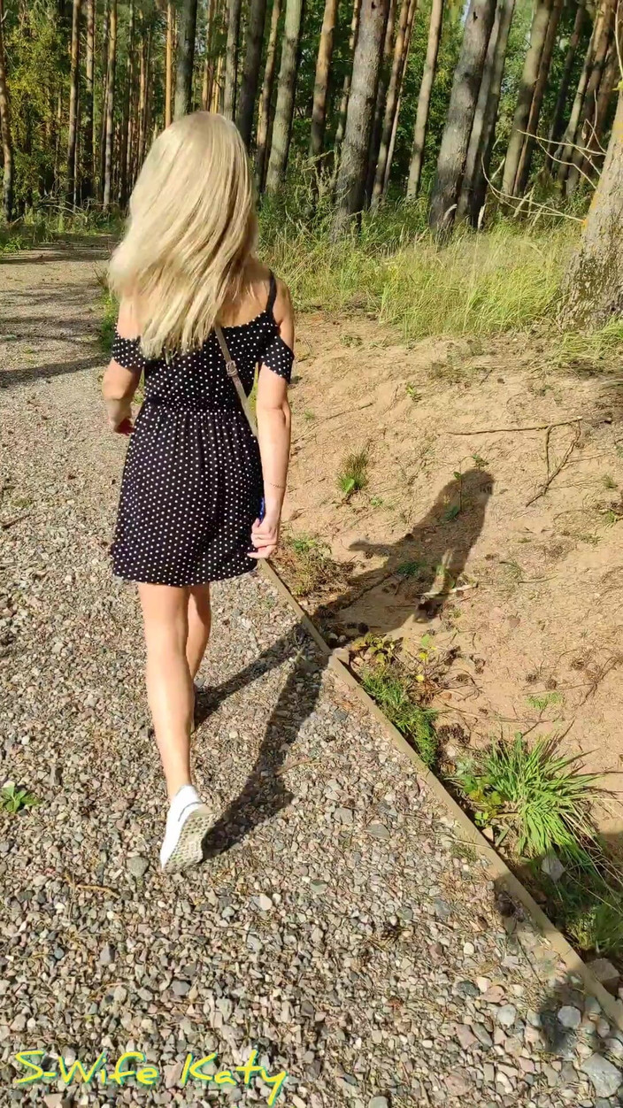 S-Wife Katy: Am futut o frumusețe goală, Katy, soție în aer liber