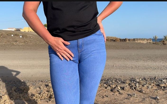 Emma Voyeur: Girk in Jeans Touching Crotch