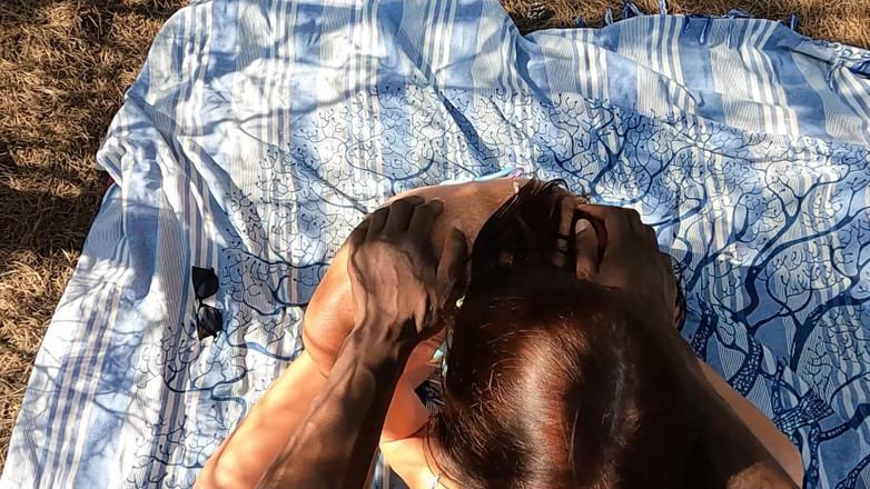 Gemma Stone: 熟女家庭主妇第一人称视角在户外被大黑屌狠操