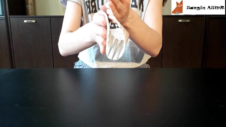 Saegin: [ASMR] Scratching textures, part 1 (no talking)