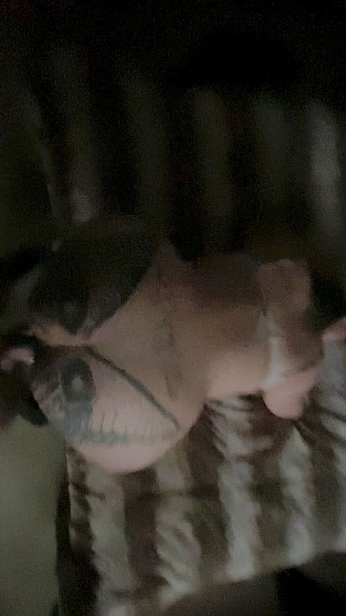 MzKiTTy91: Culona amateur esposa follada en cuatro