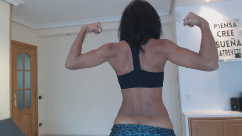 Golden lace: Flexing in Yoga Pants