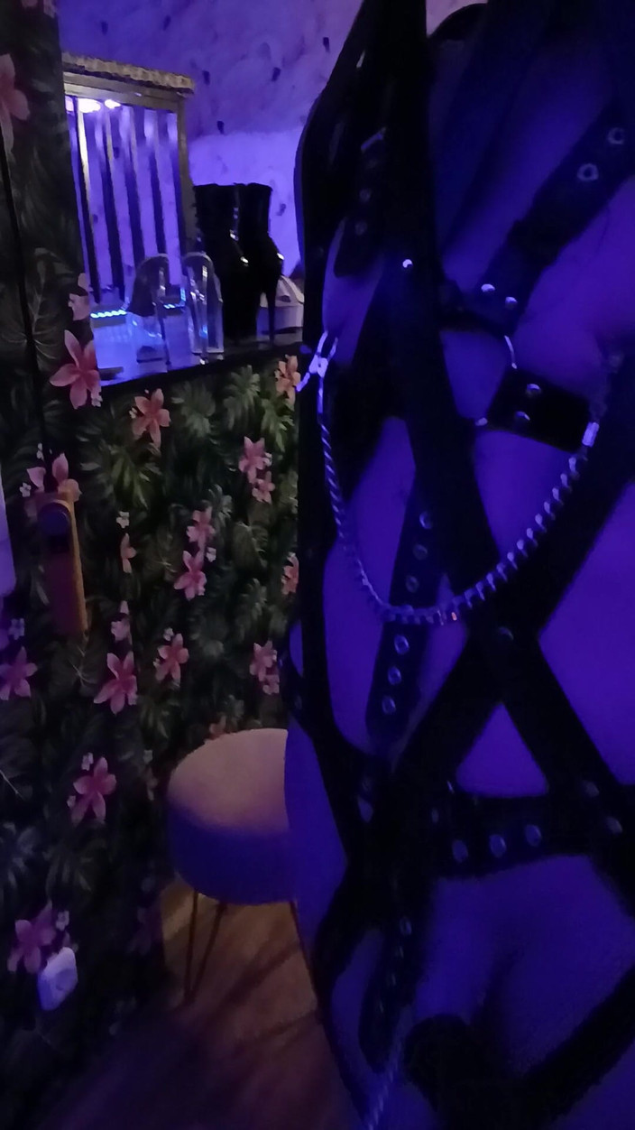 Domina Lady Vampira - SM Studio Femdom Empire: Le bondage comme un noël femdom bizarre