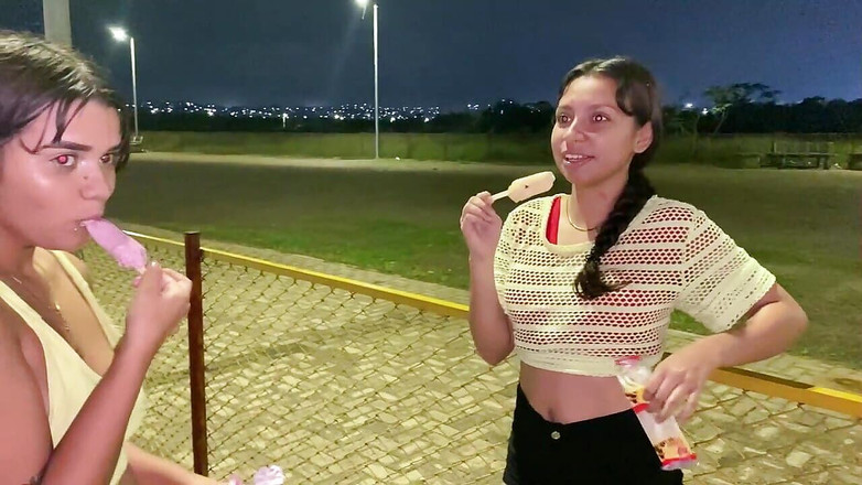 DAYANNA: Šukám svou přítelkyni poté, co ji pozvu na procházku a...