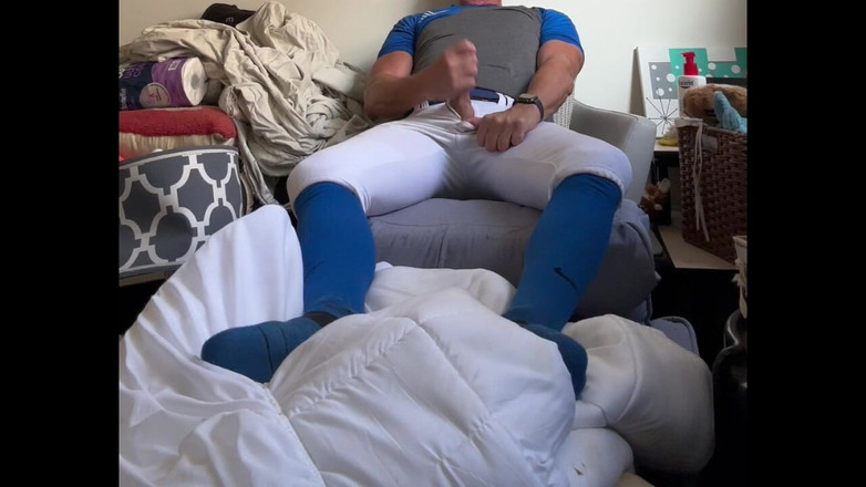 JockDad87: Alpha-baseballspieler Jockdad87 Spritzt Seinen Jock-cum in Seine Blaue Ausrüstung.