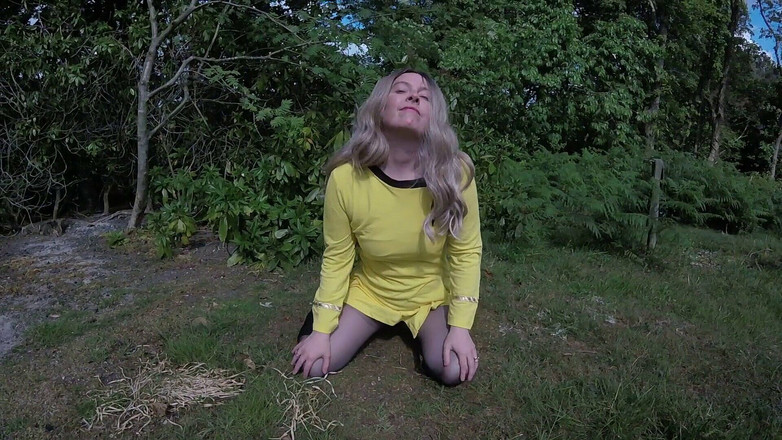 Littlevixen: Star-trek-commander haley in strumpfhosen und kniestiefeln