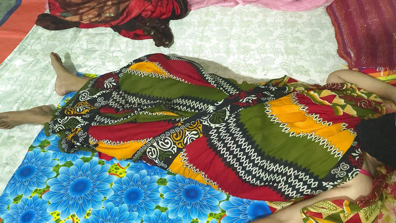 Indo sexy 2023: 義理の妹のミルクを握って強く握りしめた後、彼女を抱きしめてハメました