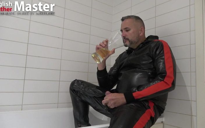 EnglishLeathermaster: Gordito sin cortar papi mea y escupe