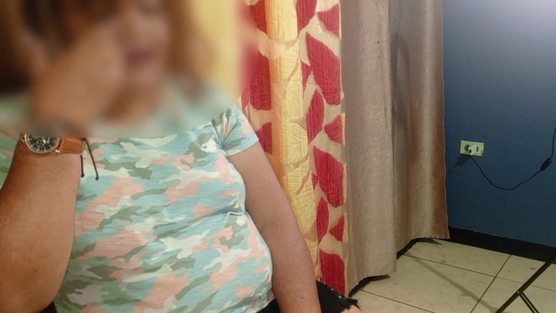 Milfta boohot: Olgun üvey annemle konuşurken beni davet ediyor