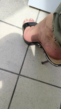 Kasut tumit dan kaki yang sangat seksi
