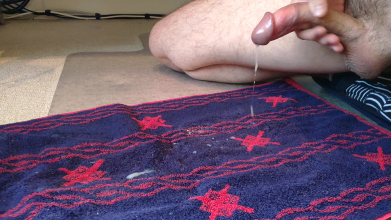 Curved One: Muncrat dengan pacar yang lebih muda di kamar lain