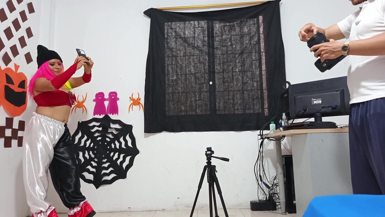 NEGRITA SEXY: La modella sta negoziando con la fotografa per oltre un...